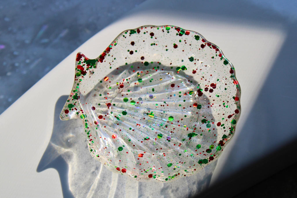 Seashell soap dish in red and green sequins