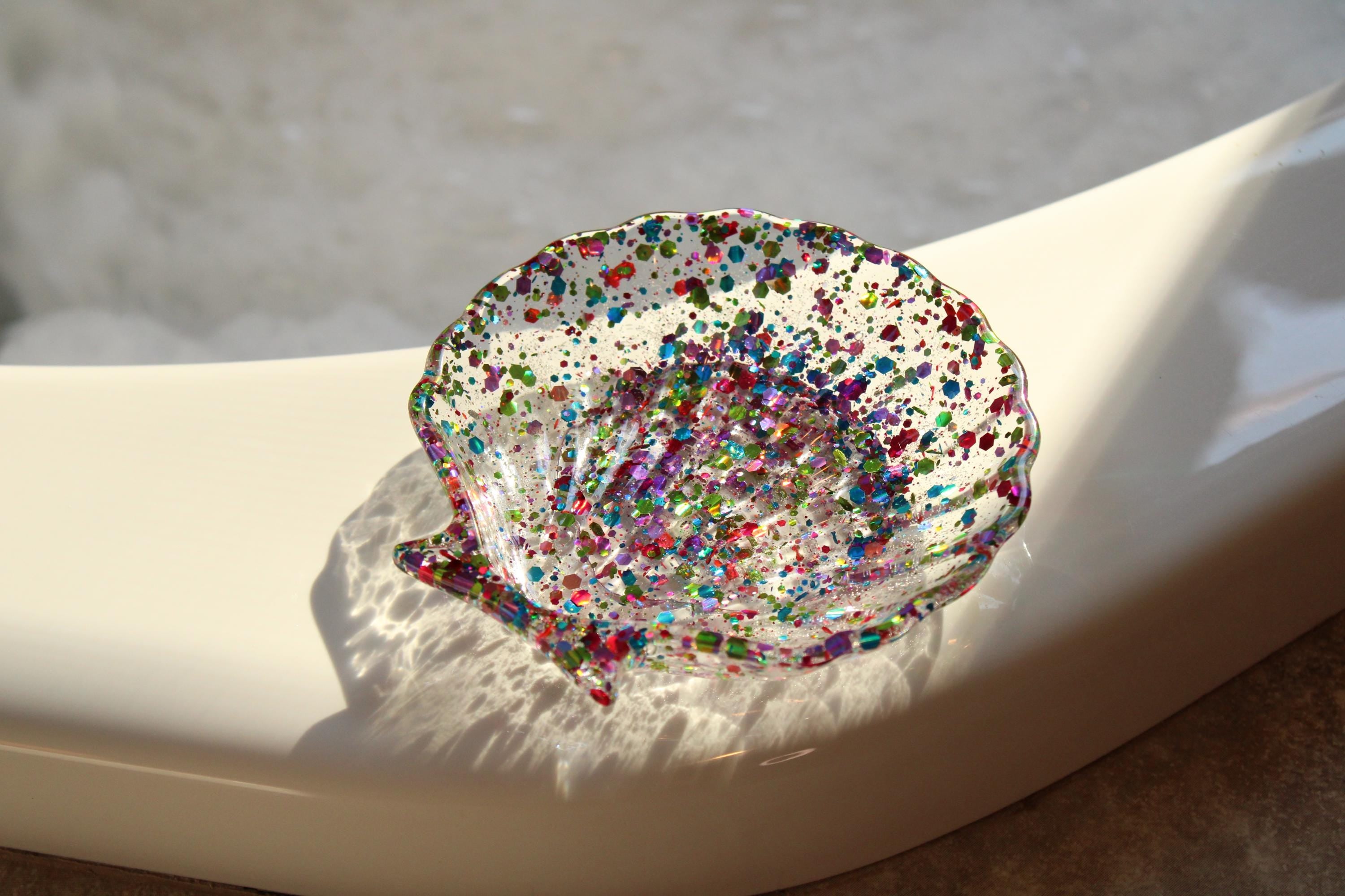 Resin dish on the edge of a tub