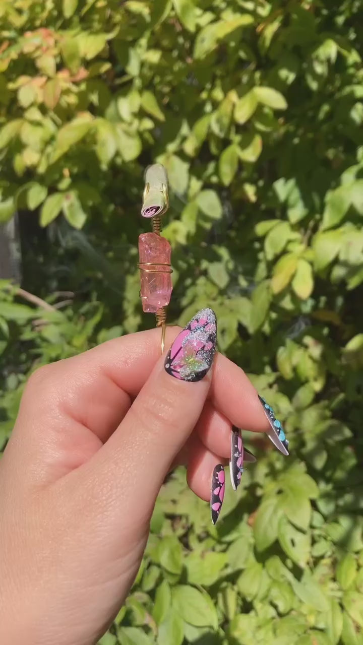 Video shows a rose quartz wire wrapped into a joint holder ring